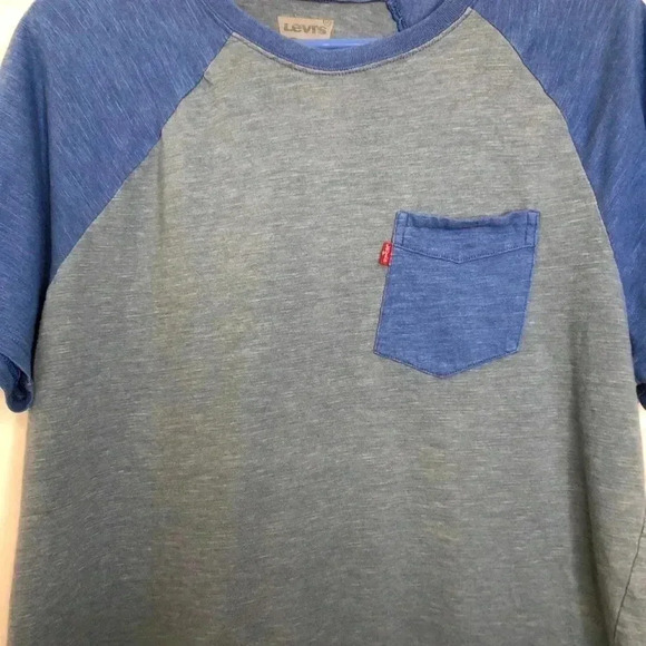 Levi’s  T-Shirt Grey/Blue Front Pocket Size Medium - Picture 4 of 16